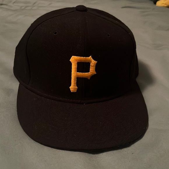 New Era Other - New Era fitted Pittsburgh Pirates hat size 7 1/8
